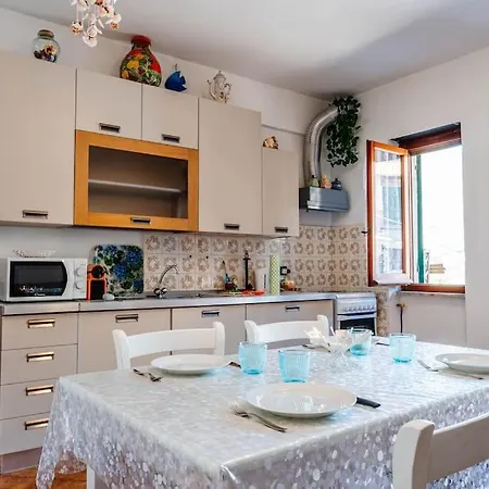 Dom wakacyjny Turri House-wifi-garden-barbecue-parking *